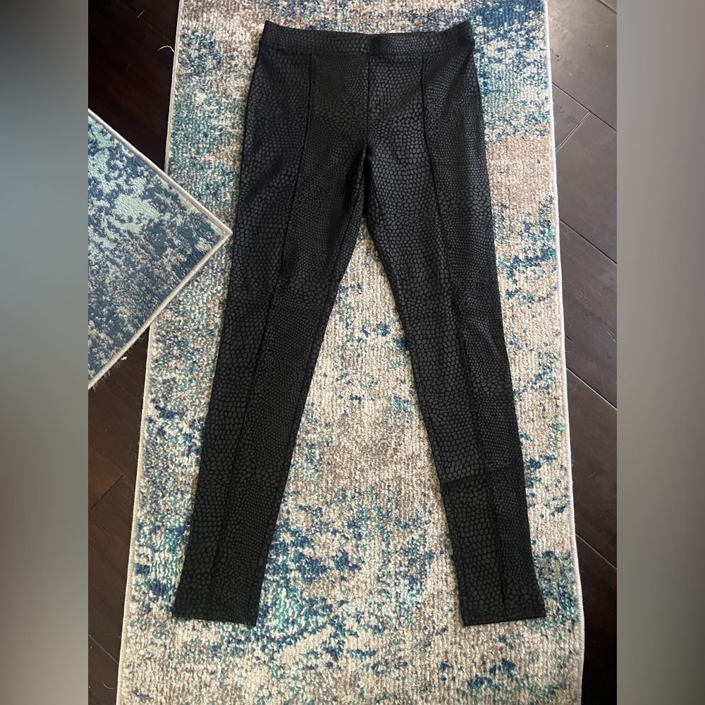Hue Women’s Medium Black Pebble Print Textured Leggings Stretch Rayon Blend